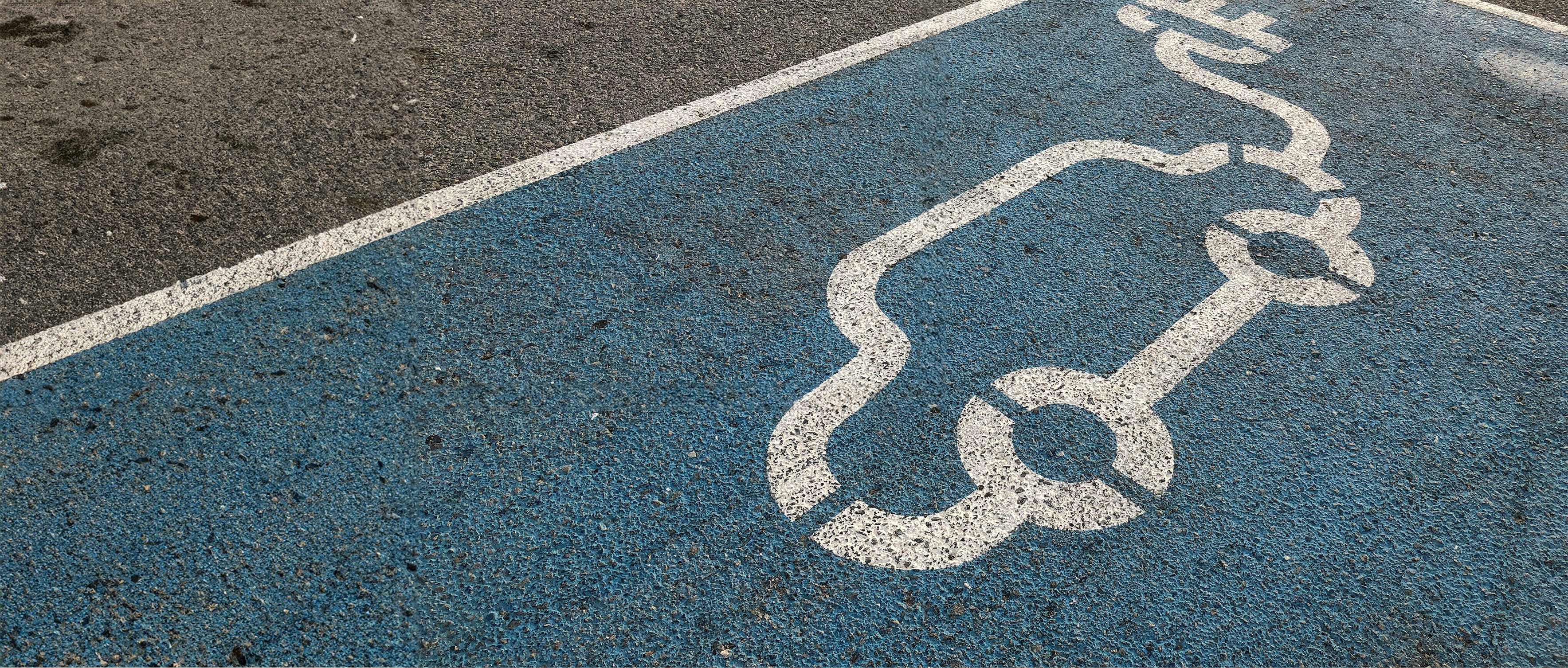 Vägmärke på elbilsladdning