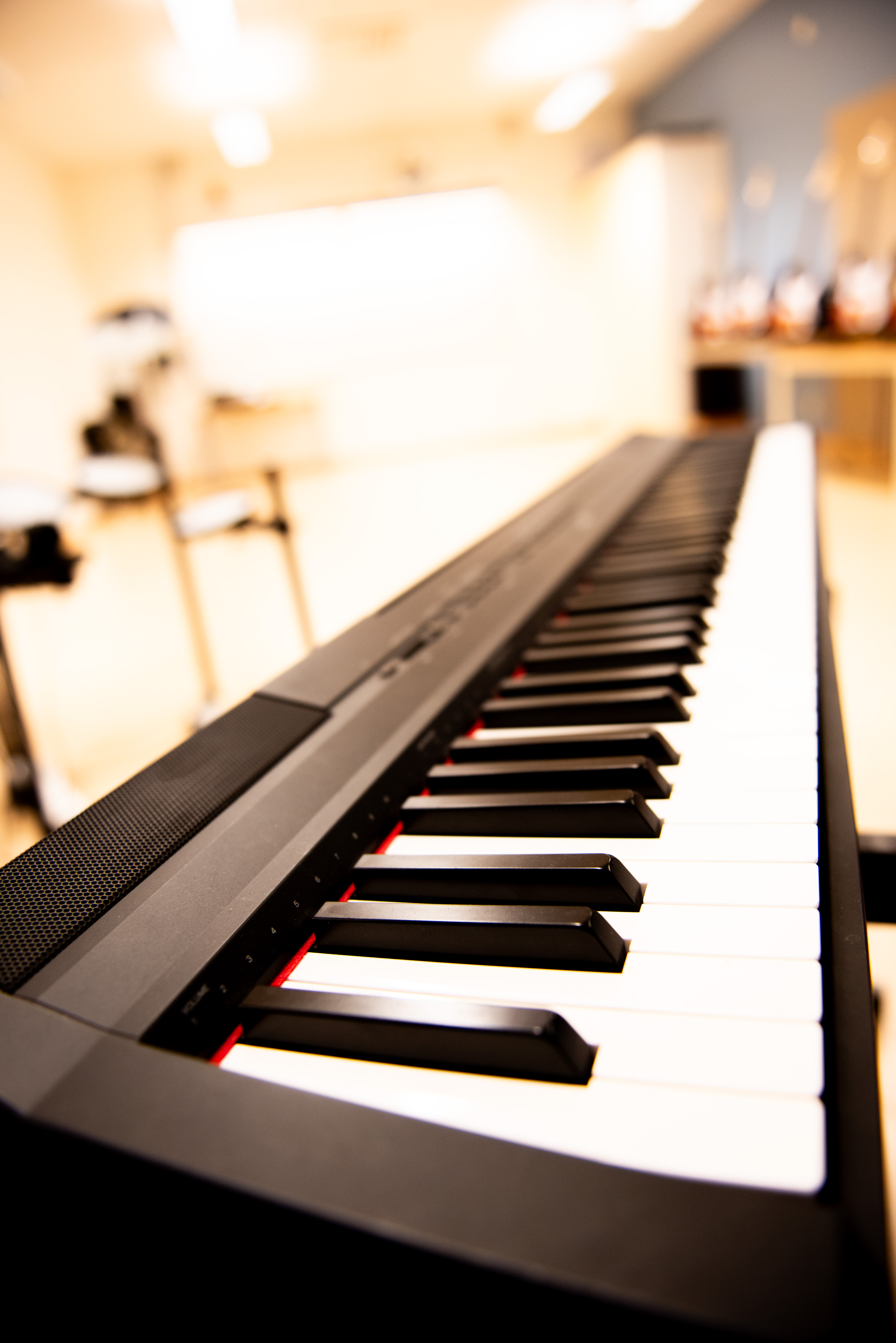 Bild på ett svart elektroniskt klaviatur