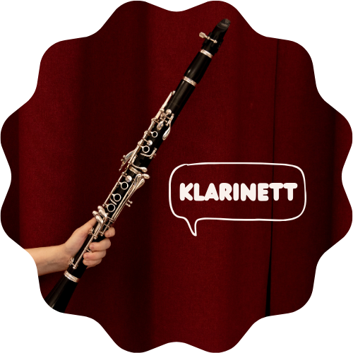 Bild på en klarinett mot ett vinrött skynke