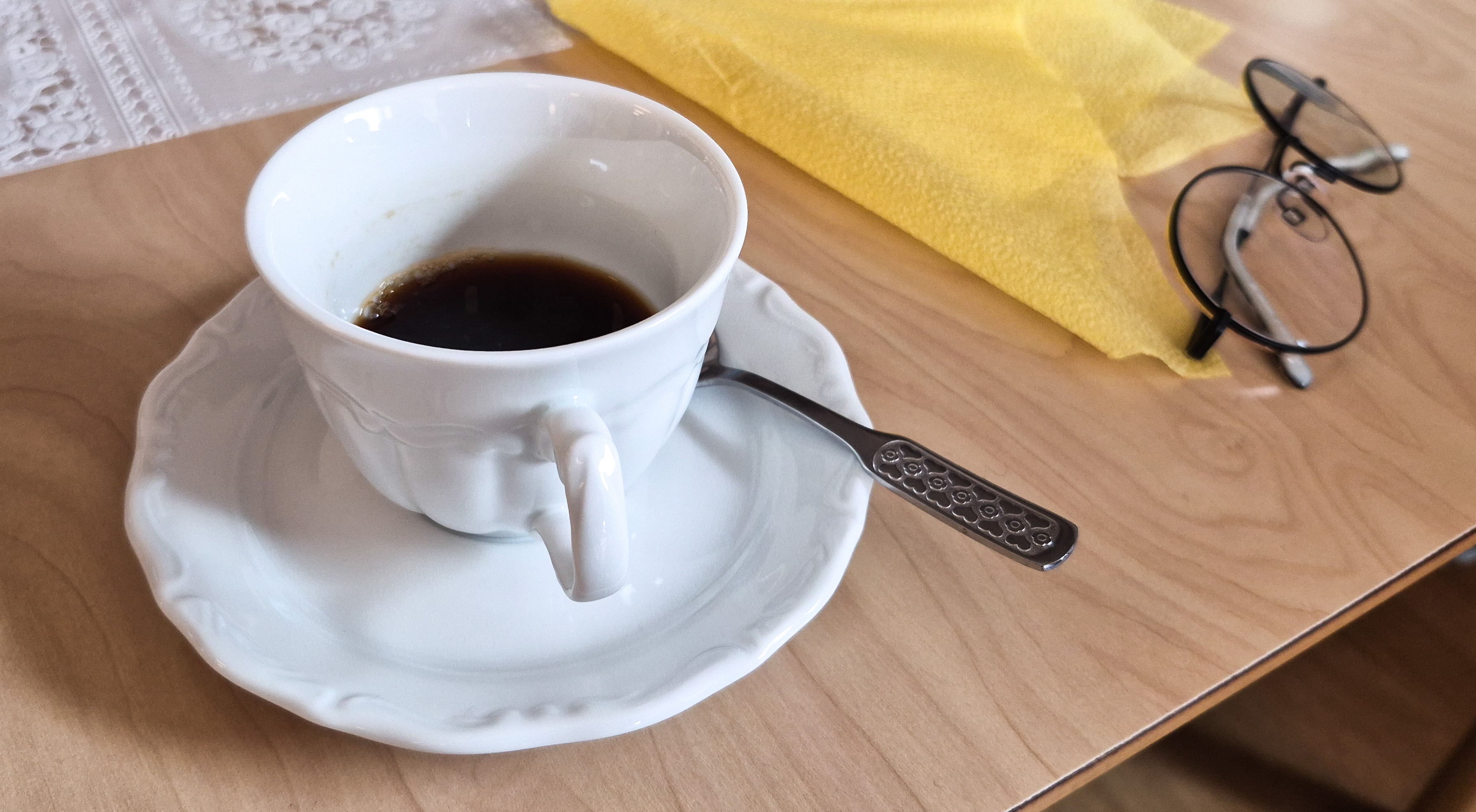 Kaffe och gemenskap efter aktiviteter och tal på Ängenäs.